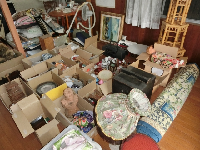 ダンボールに整理した遺品