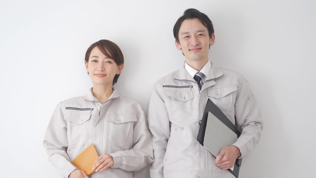 業者の男女
