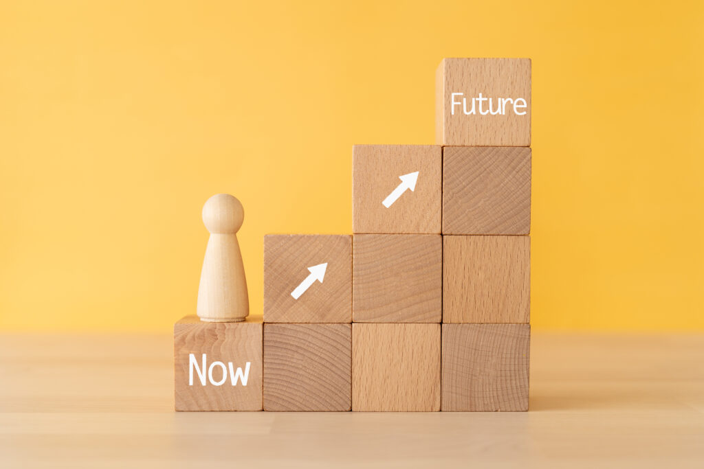 Now・Futureと書かれた積み木
